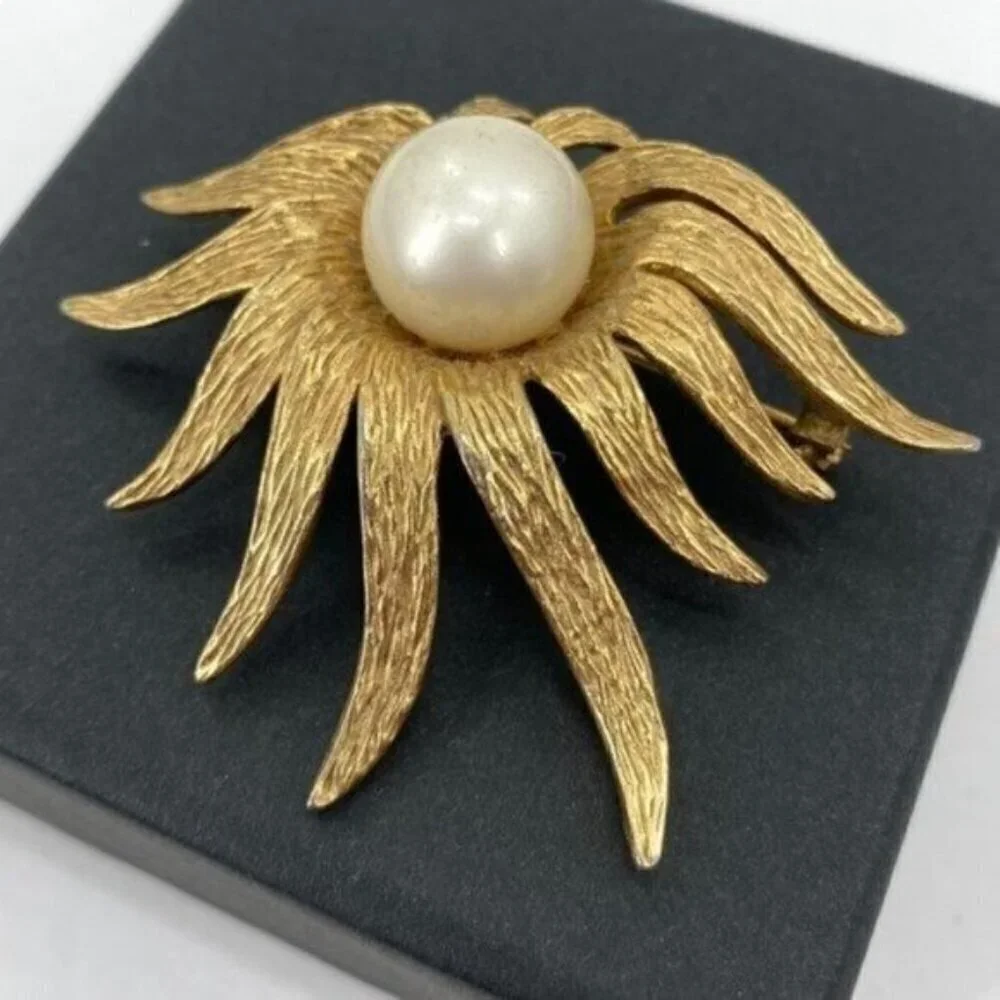 Vintage Tara Gold Starburst Faux Pearl Signed Brooch